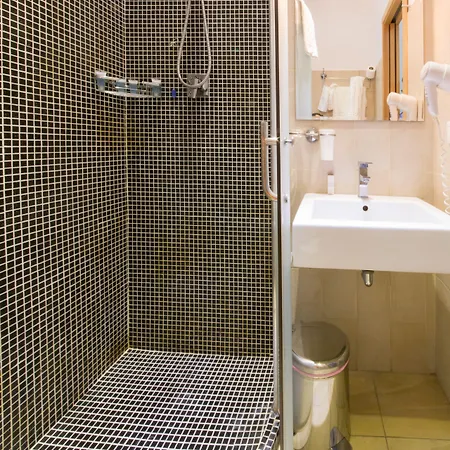 ベッド アンド ベスト ゲストハウス 4*